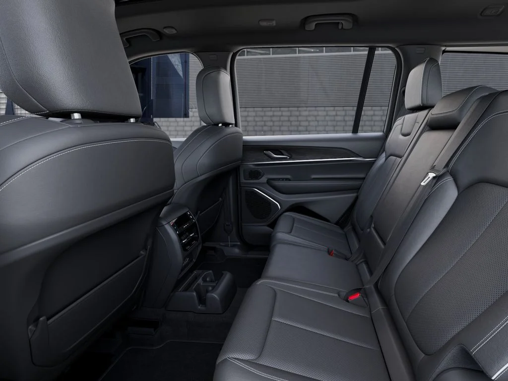 New 2026 Baltic Gray Metallic Clear-Coat Exterior Paint Jeep Limited Reserve image 21