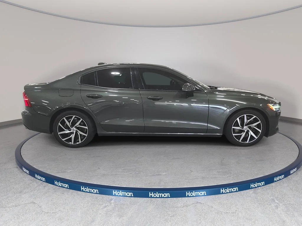 Used 2020 Pine Gray Metallic Volvo T6 Momentum image 6