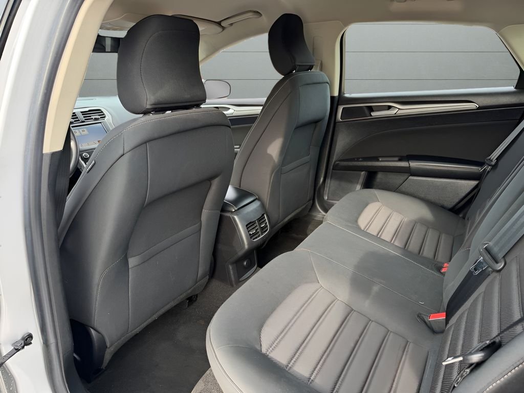 Used 2019 Silver Ford SE image 20