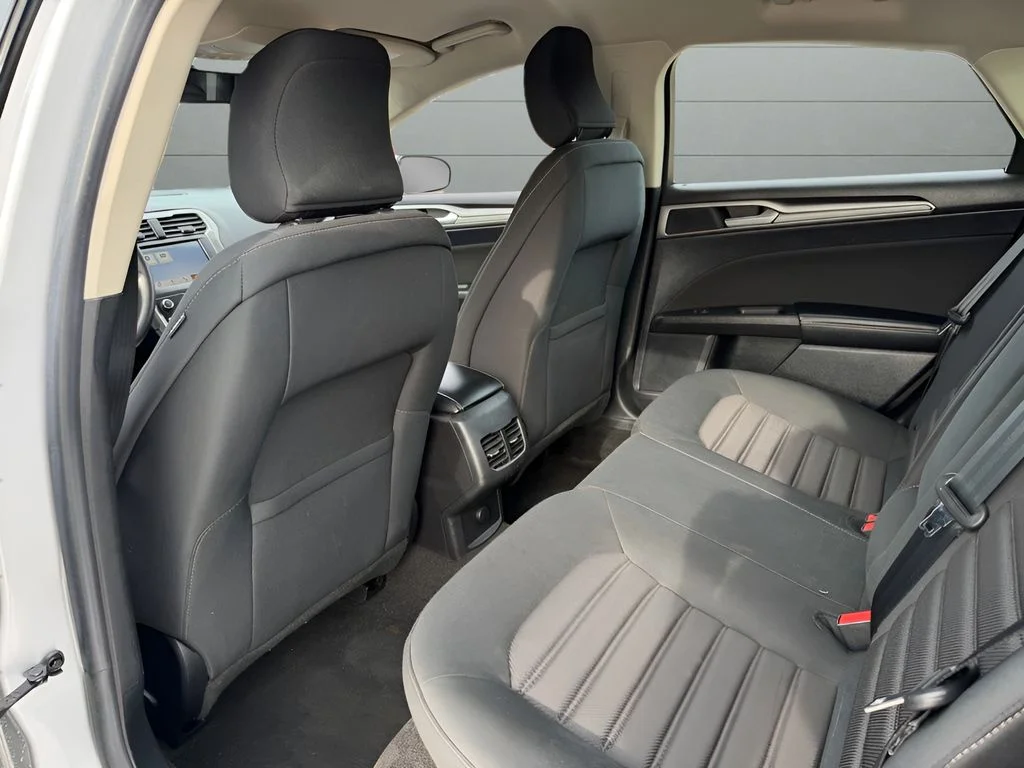 Used 2019 Silver Ford SE image 20