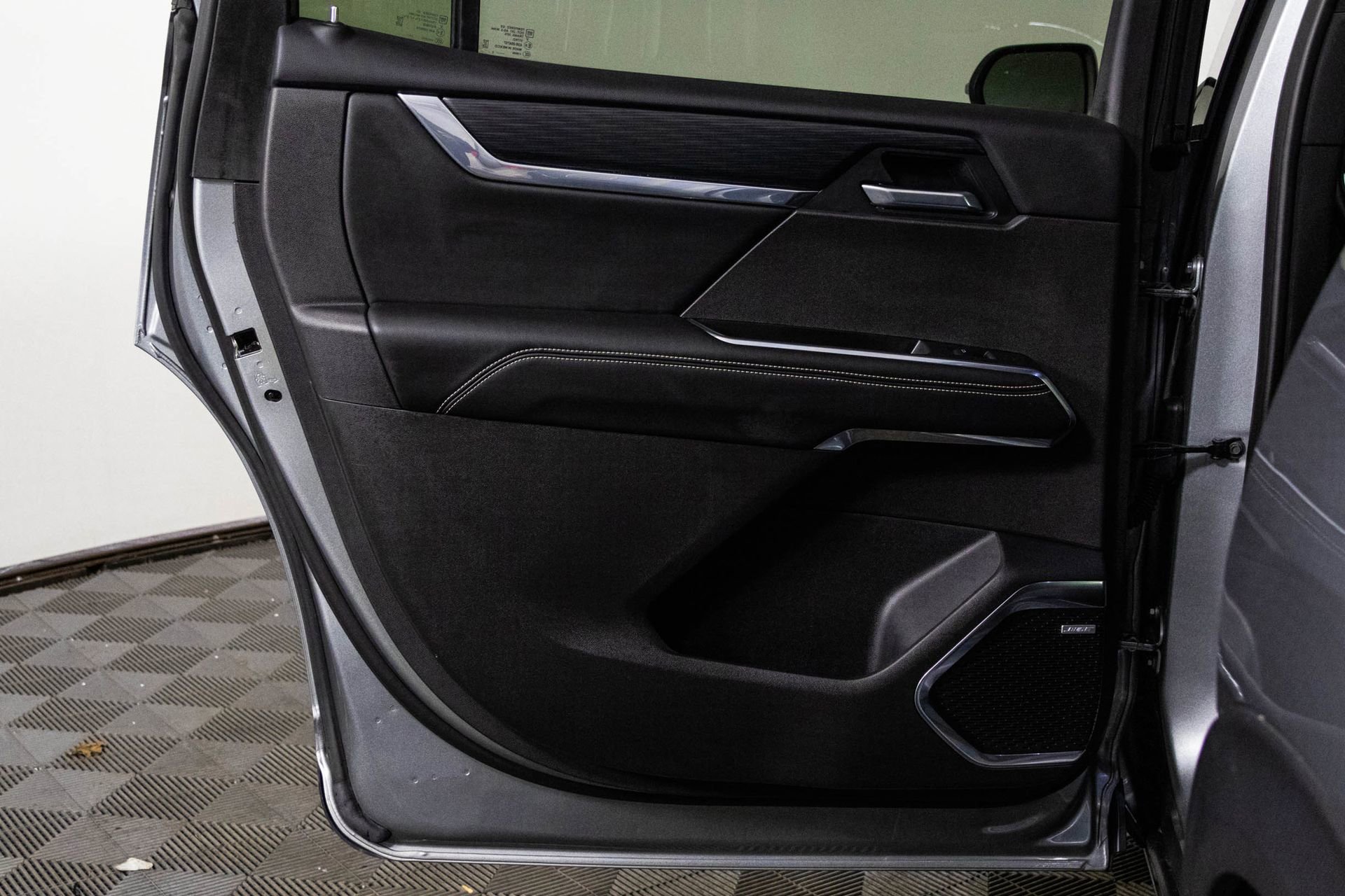 2025 GMC ACADIA - Image 33