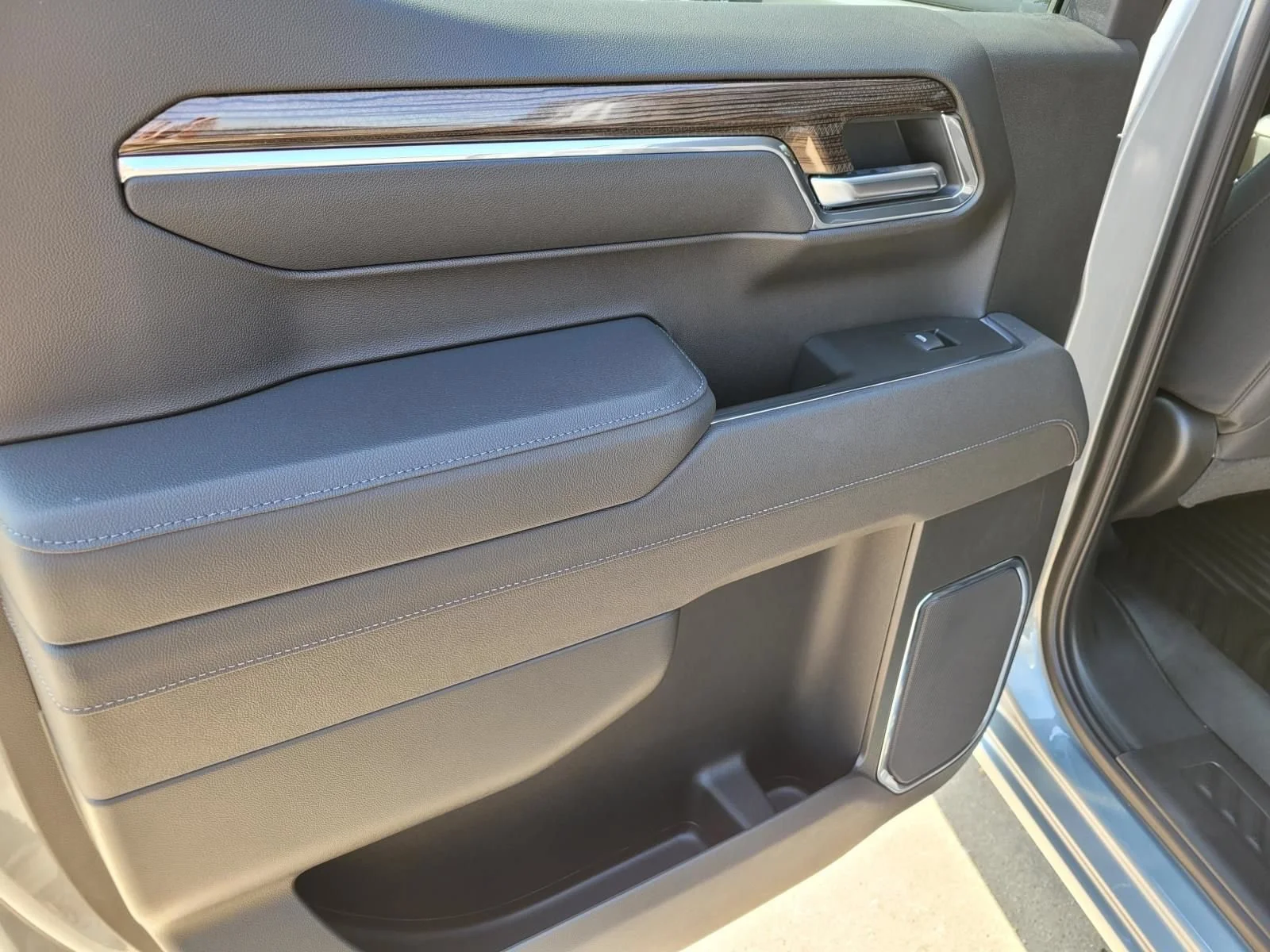 2026 Chevrolet Silverado 1500 LT - Photo 7