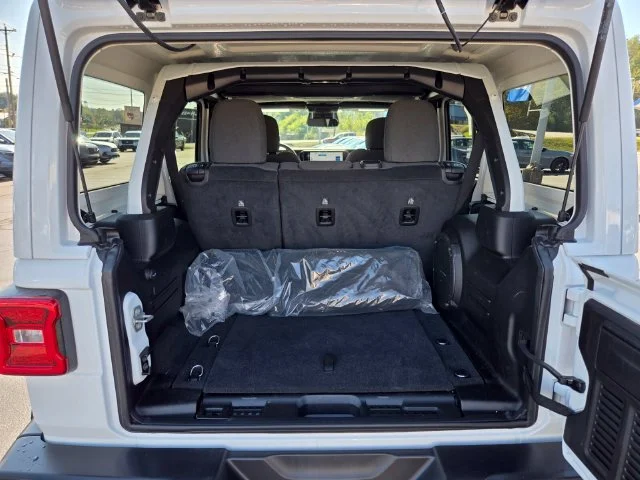 Used 2026 White Jeep Sahara image 15