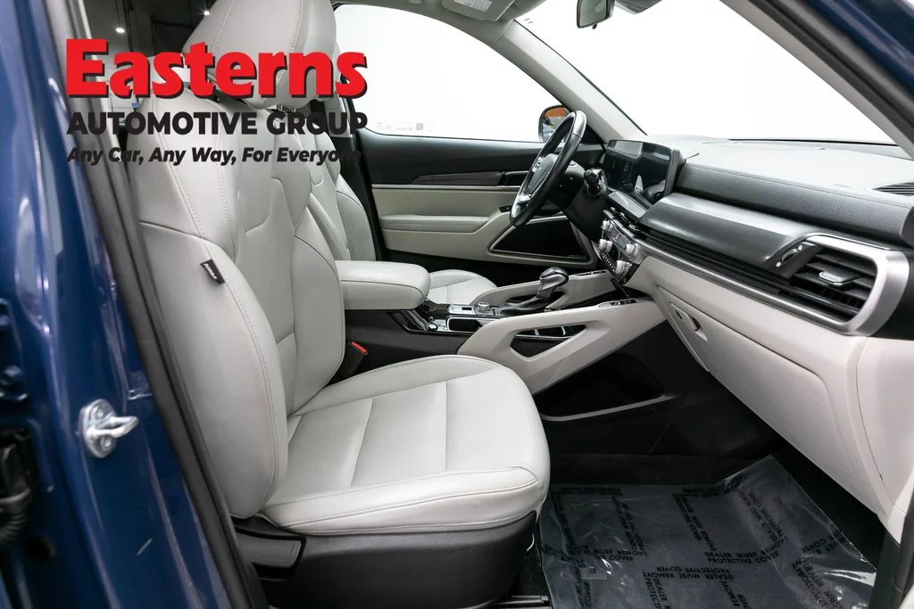 Used 2024 Black Kia S image 25
