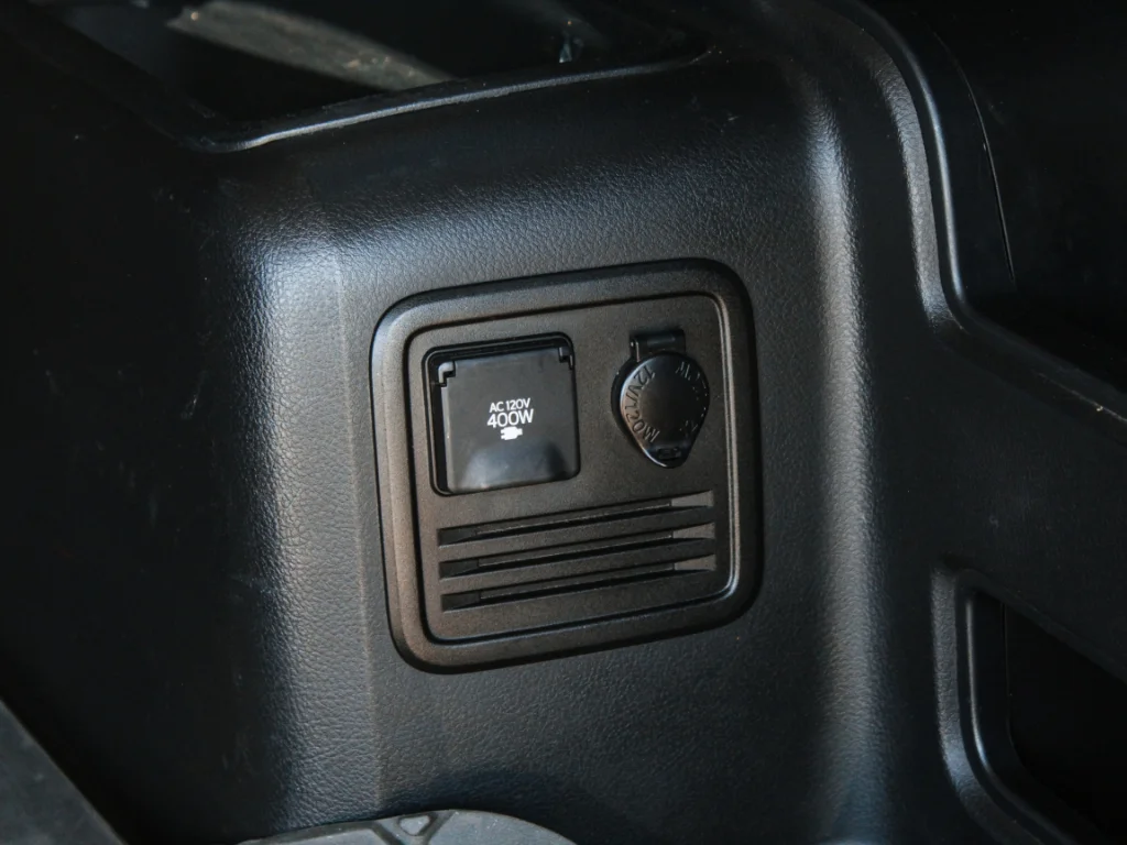 Used 2015 Classic Silver Metallic Toyota SR5 image 28