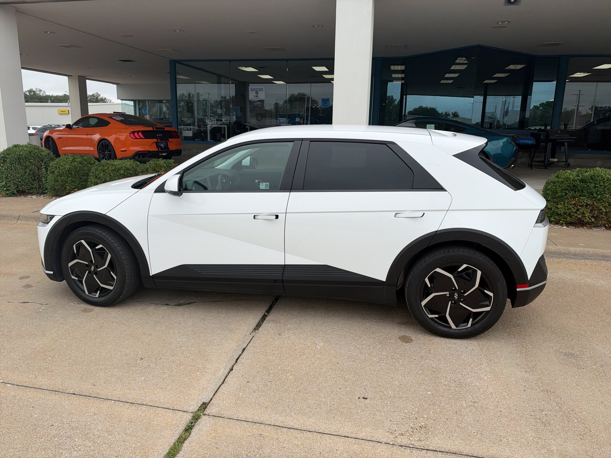 Used 2024 Atlas White Hyundai SEL image 8