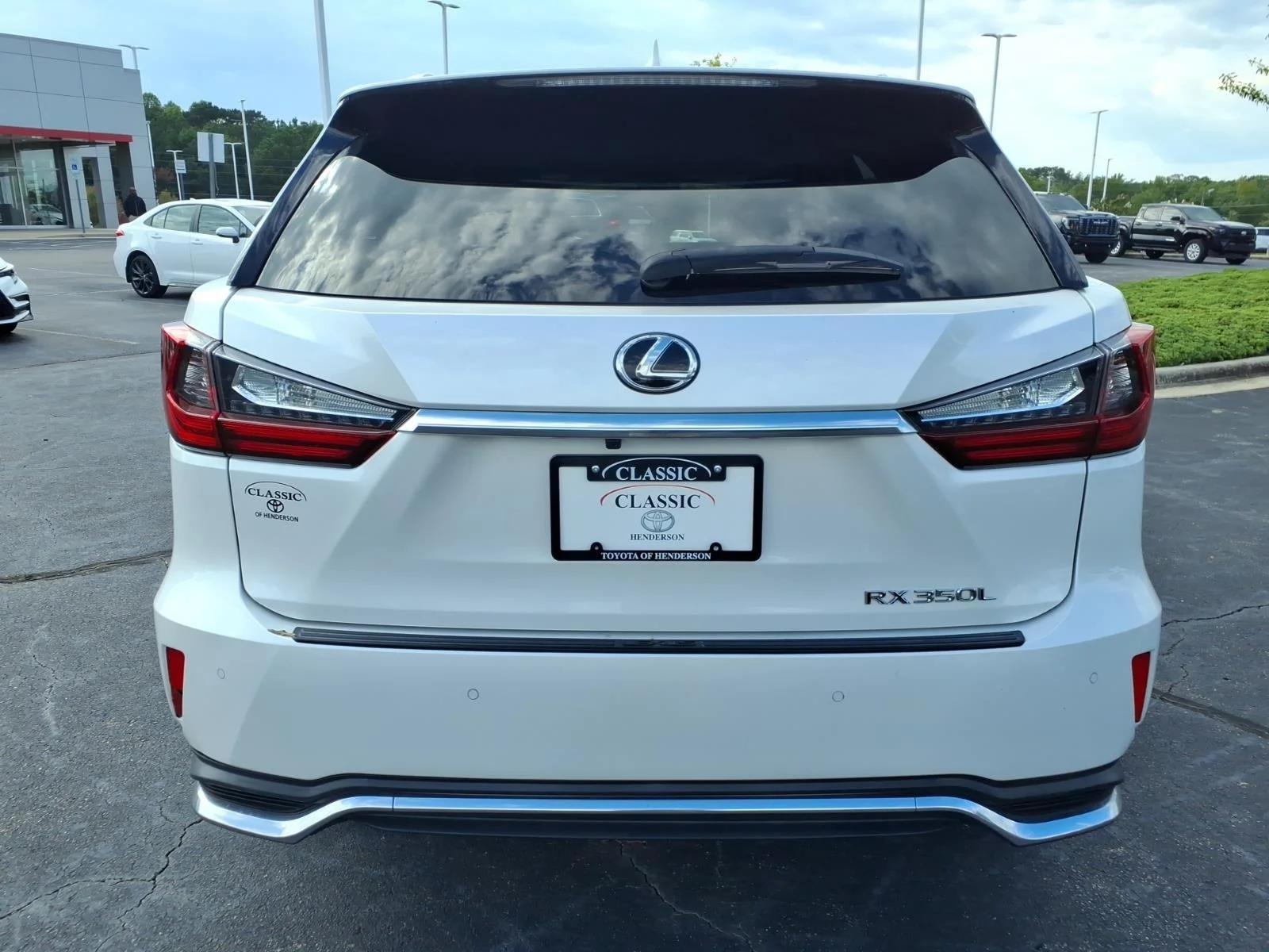 Used 2019 Eminent White Pearl Lexus RX 350L Premium image 11
