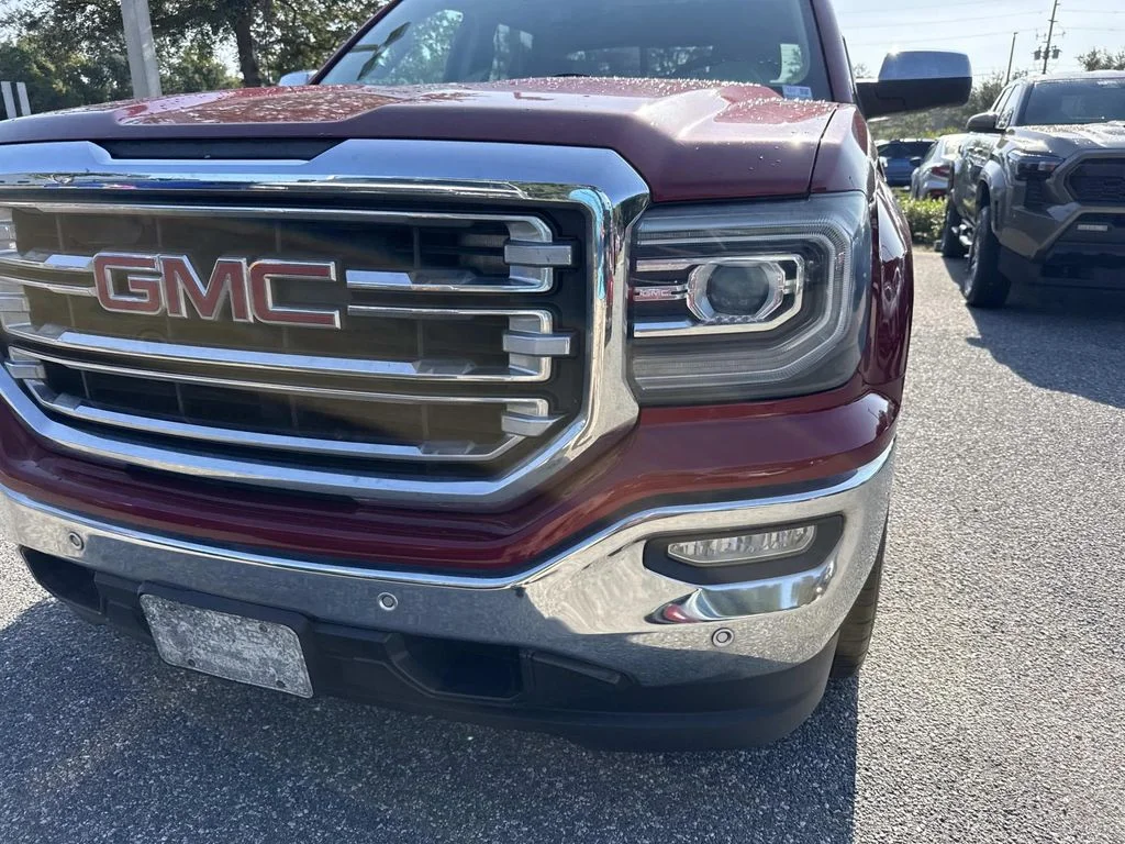 Used 2018 Red GMC SLT image 9