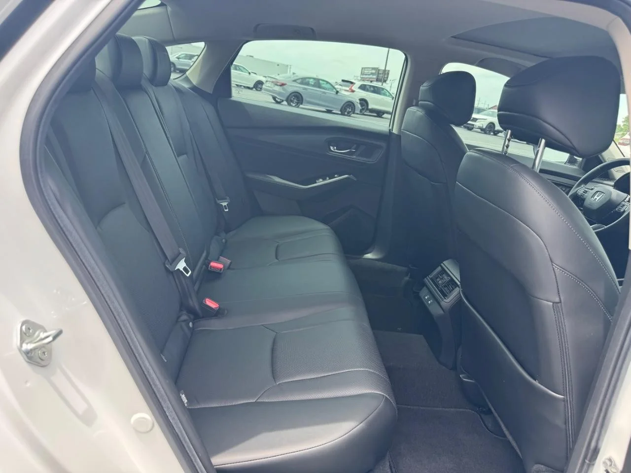 Used 2023 Platinum White Pearl Honda Touring image 11