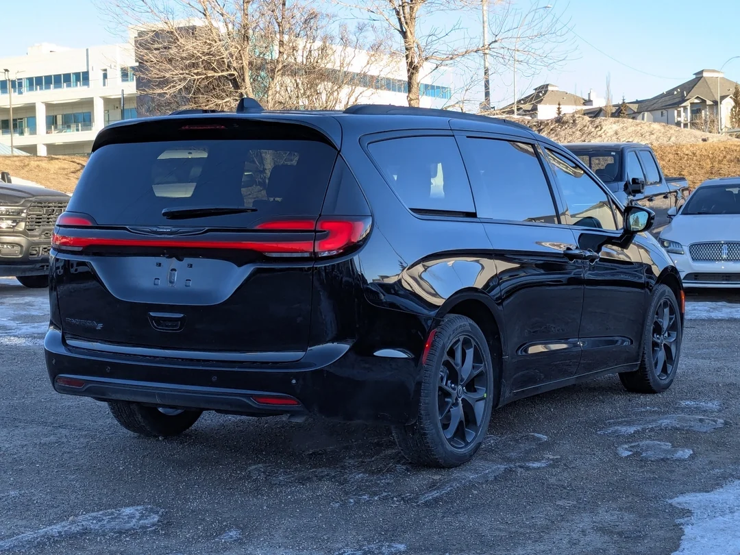 New 2026 Black Chrysler Select - - FWD - Panoramic Sunroof - Power Sliding Doors - S App Pkge & More! image 8