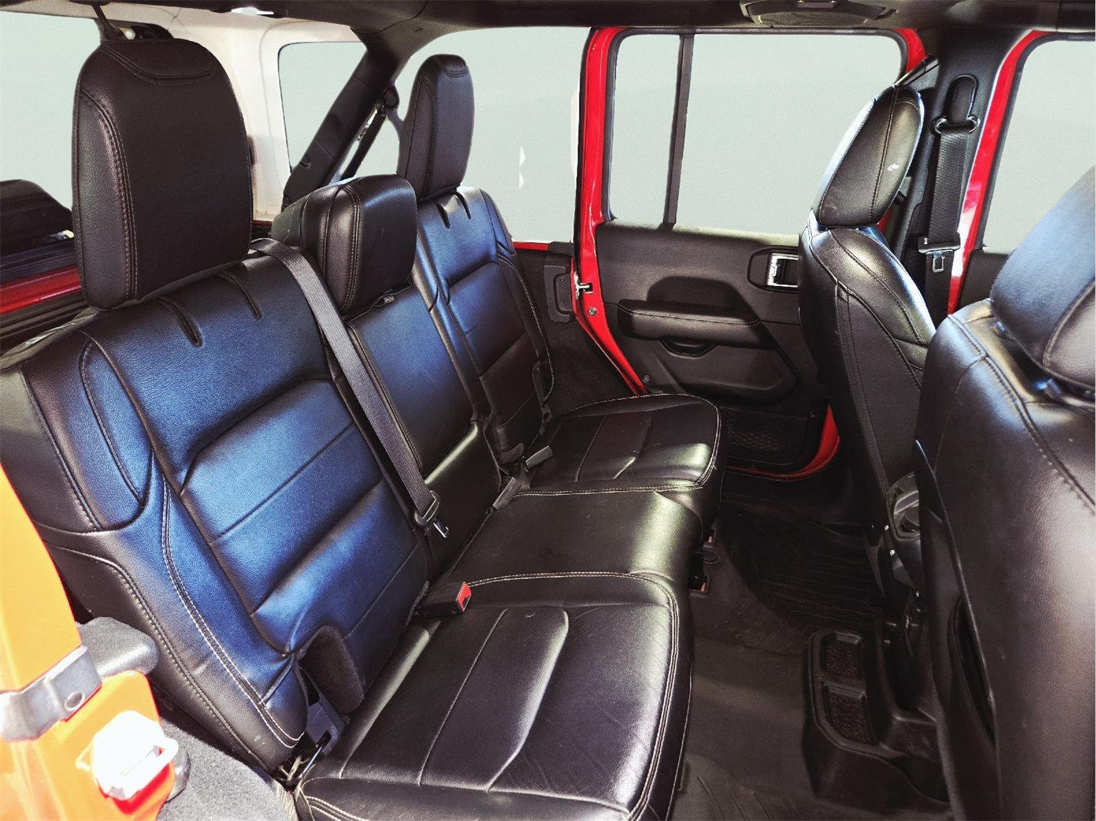 Used 2020 RED JEEP SAHARA image 45