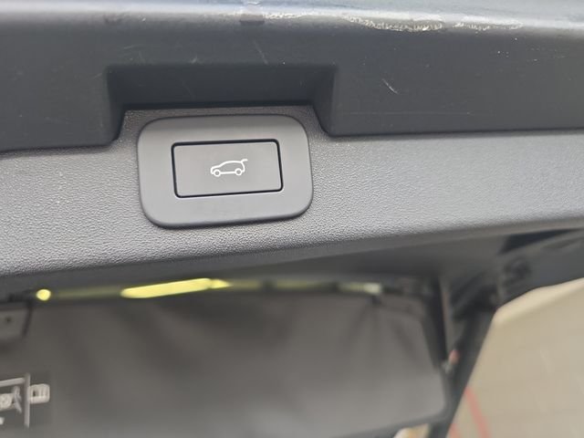 Certified Used 2025 White Land Rover S image 17