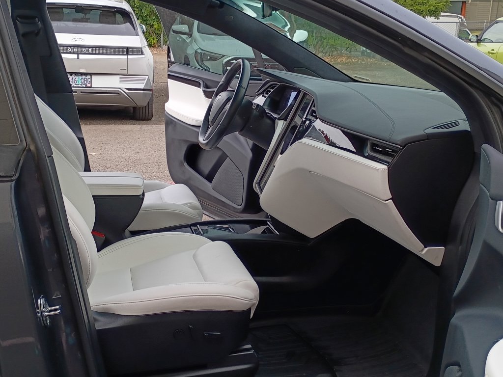 2020 Tesla Model X Long Range - Photo 20