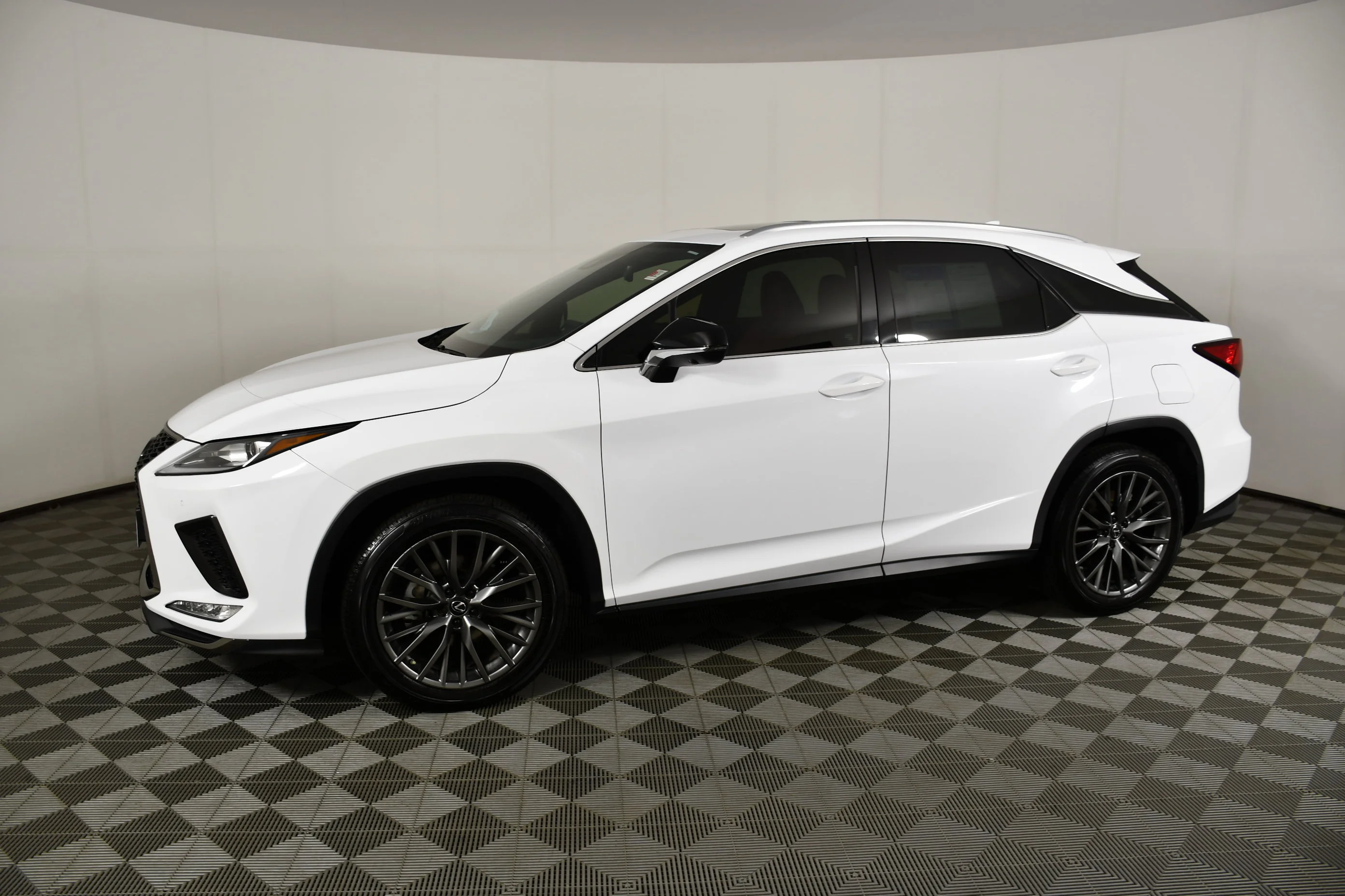 Used 2022 Ultra White Lexus RX 350 F SPORT Handling image 9