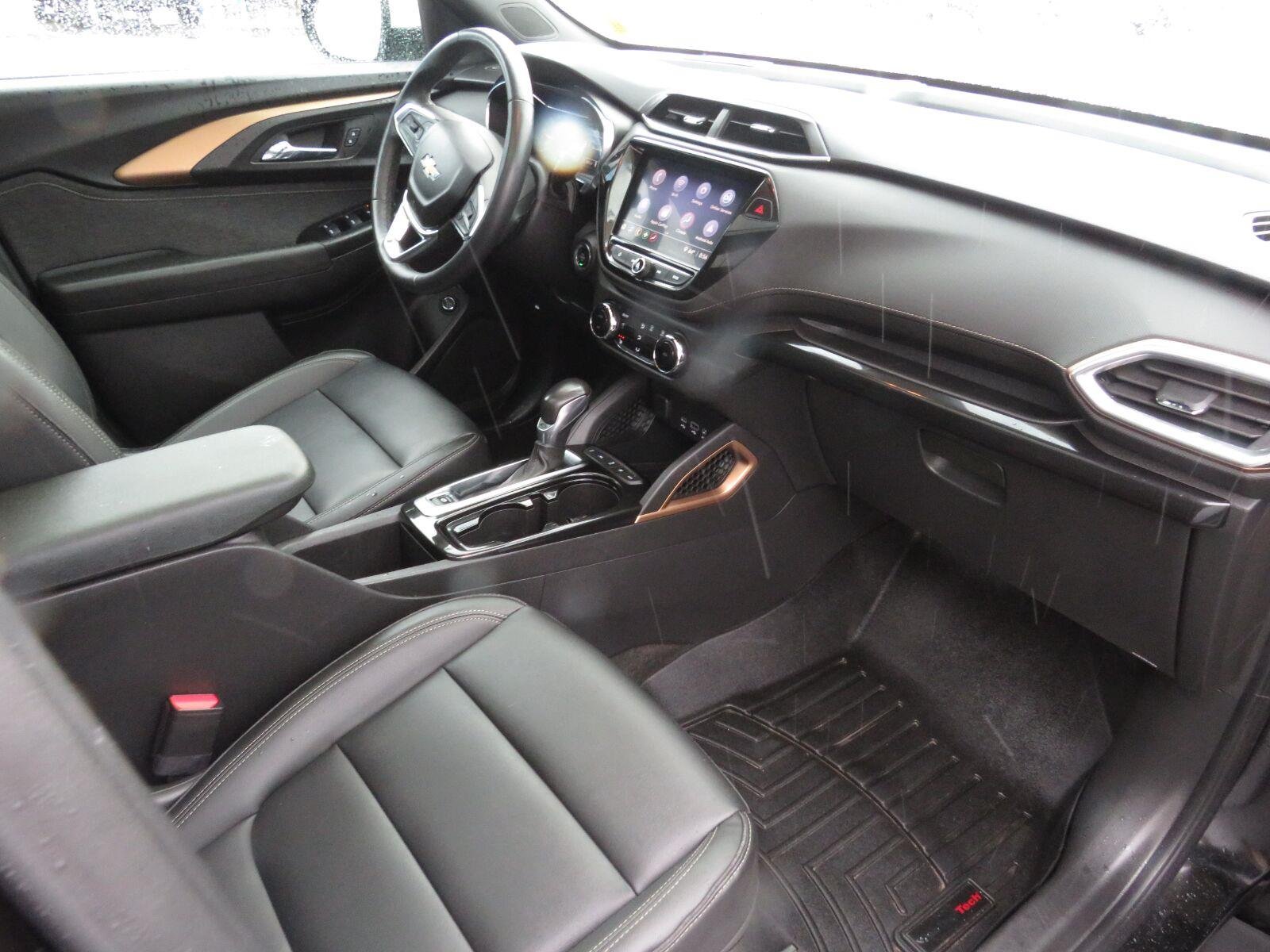 Used 2022 Mosaic Black Metallic Chevrolet ACTIV image 17