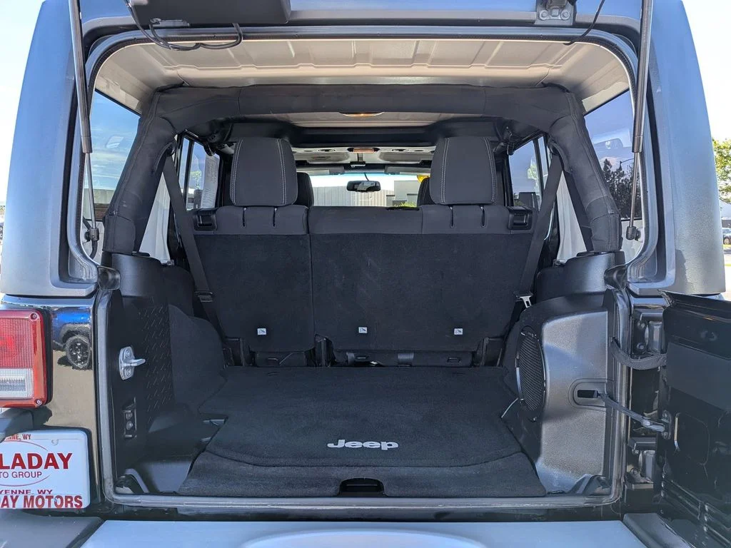 Used 2013 Black Jeep Sahara image 6