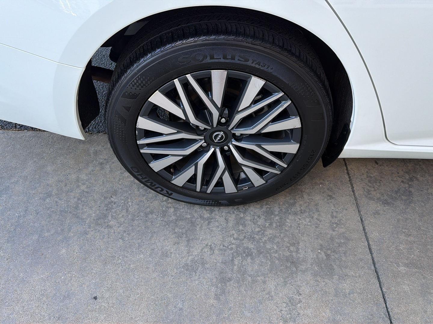 Used 2025 Glacier White Nissan SV image 37