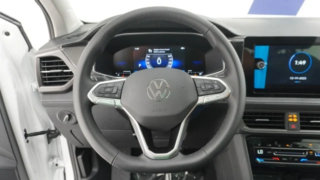 New 2026 Pure White w/Deep Black Roof Volkswagen SE Black image 23