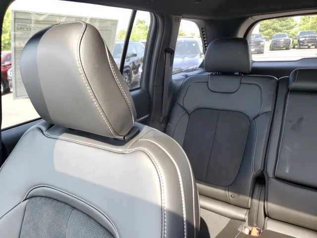 New 2026 Silver Zynith Exterior Paint Jeep Laredo Altitude image 14