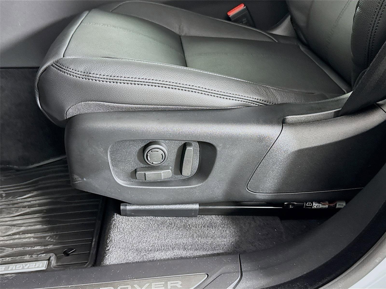 Used 2026 Gray Land Rover Dynamic SE image 22