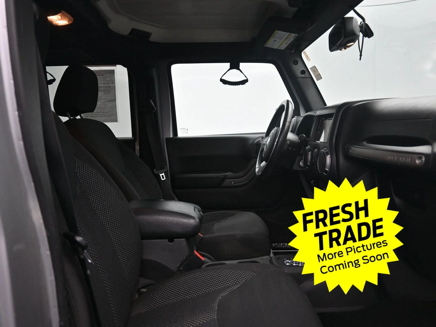 Used 2016 Billet Silver Metallic Clearcoat Jeep Black Bear image 9