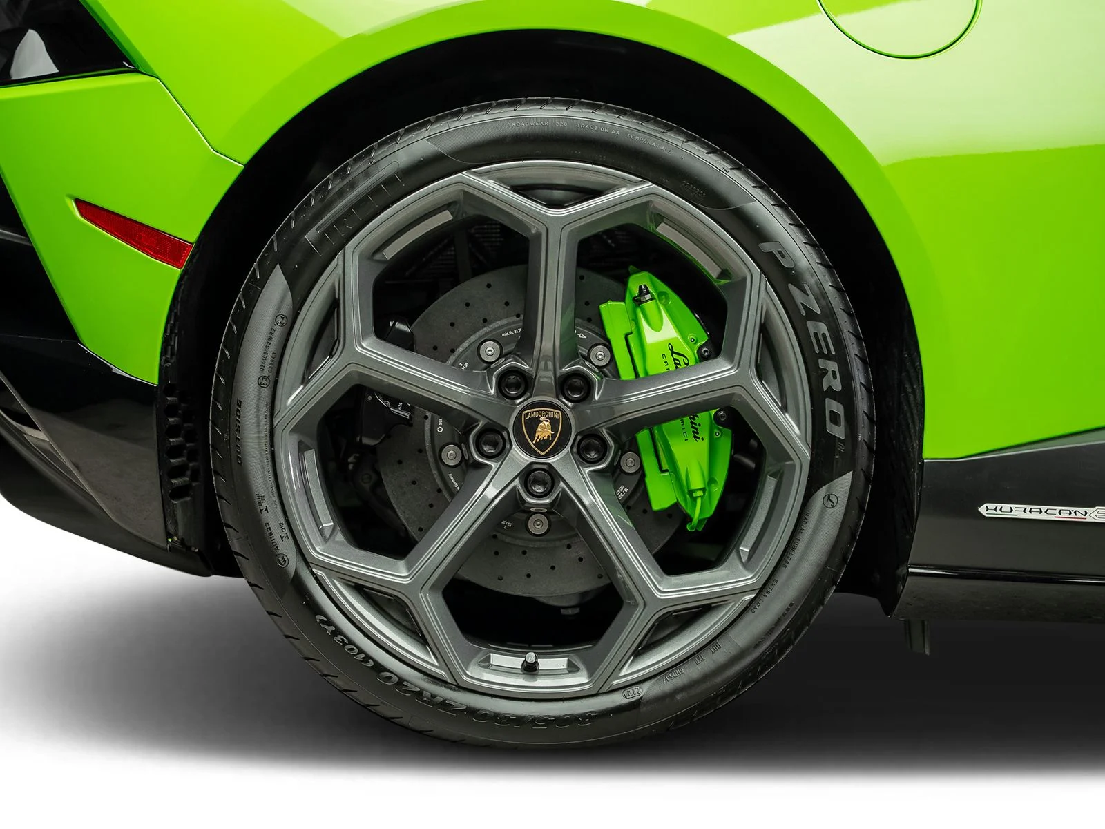 Used 2024 Green Lamborghini Base image 33