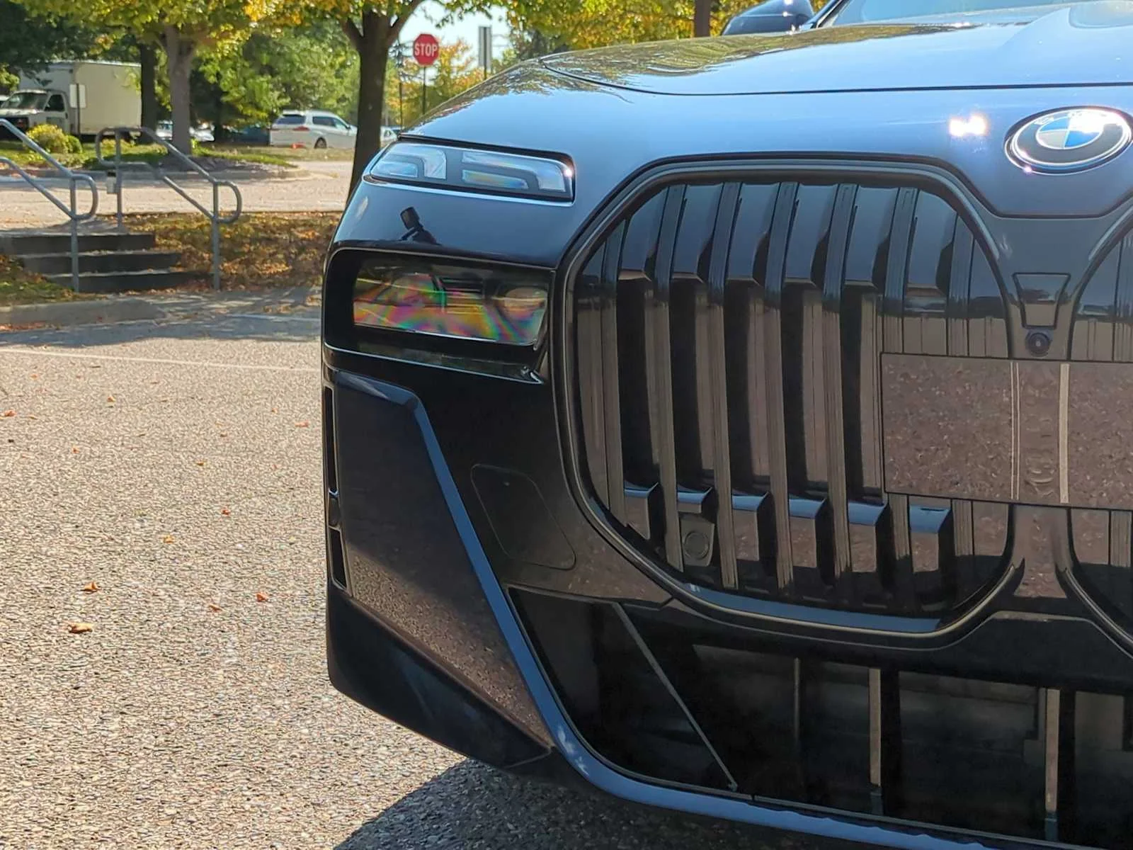 New 2026 Tanzanite Blue II Metallic BMW xDrive60 image 11