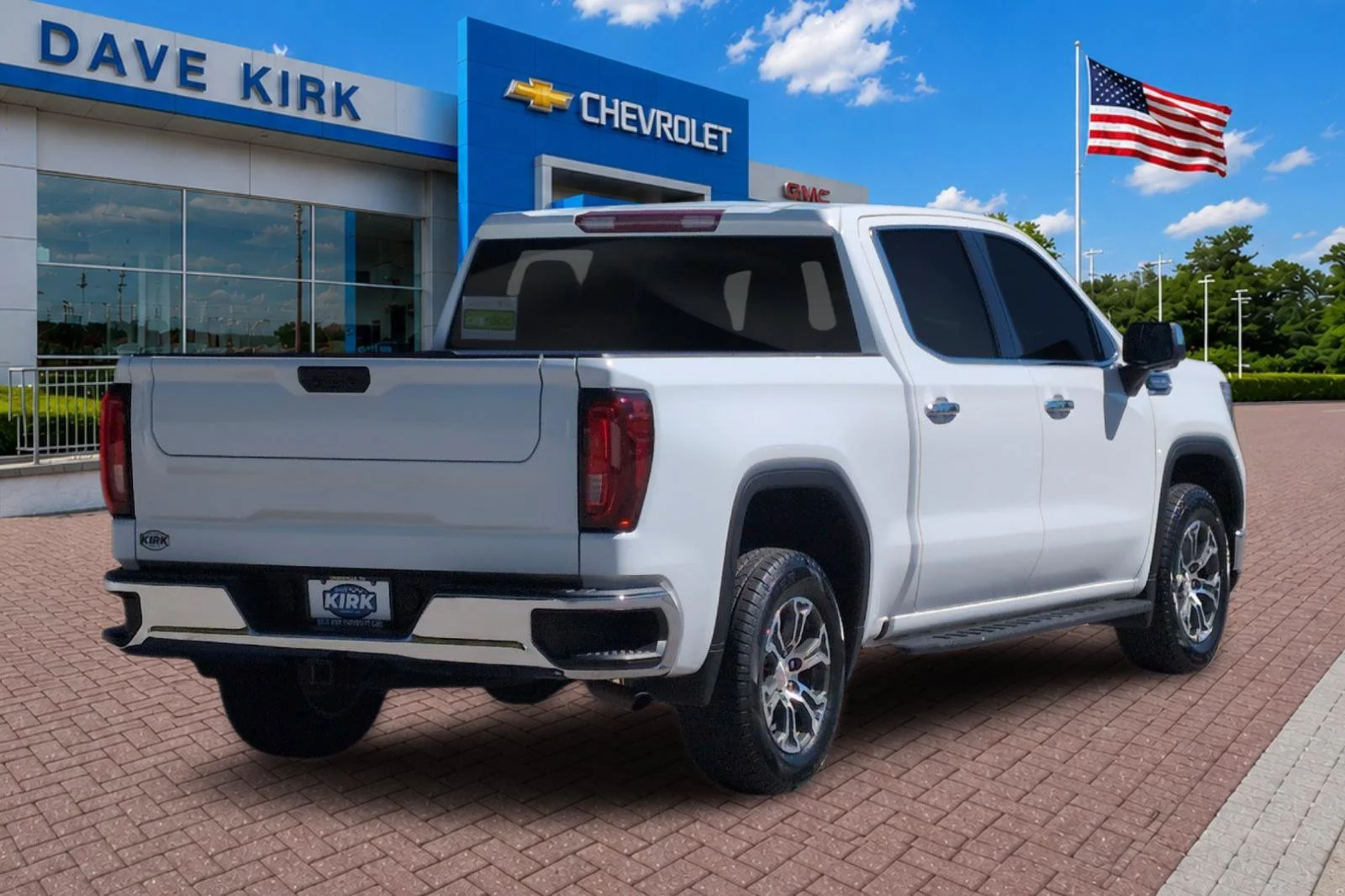 Used 2025 Summit White GMC SLT image 3