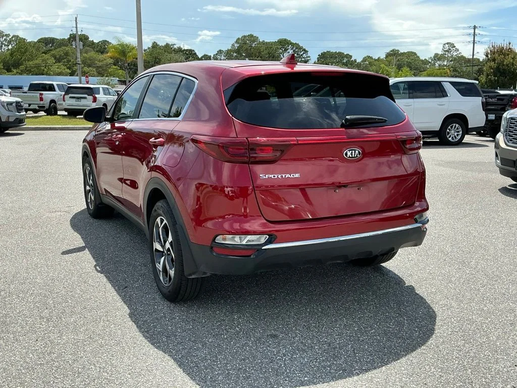 Used 2022 Red Kia LX image 5