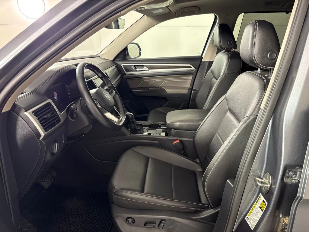Used 2023 Gray Volkswagen 3.6L V6 SE w/Technology image 30