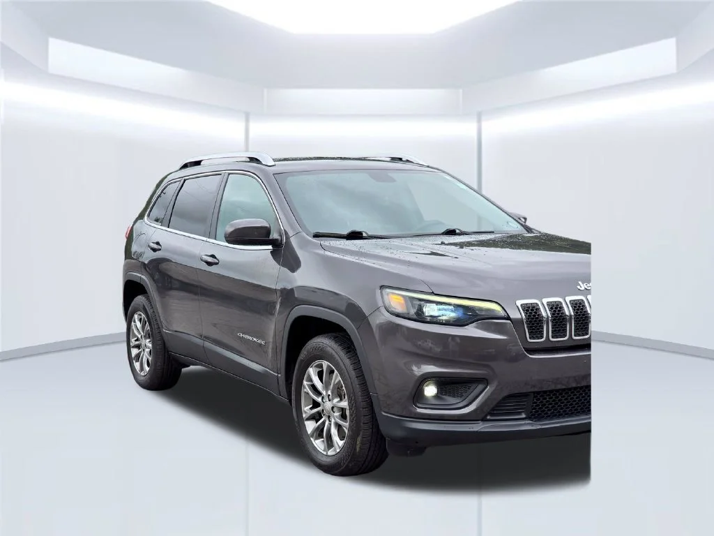 Used 2019 Gray Jeep Latitude Plus image 47
