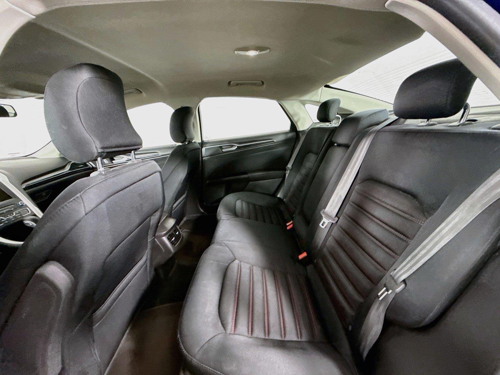 Used 2016 Deep Impact Blue Ford SE image 29