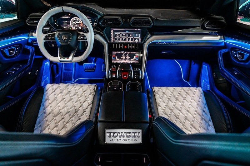Used 2019  Lamborghini Base image 4