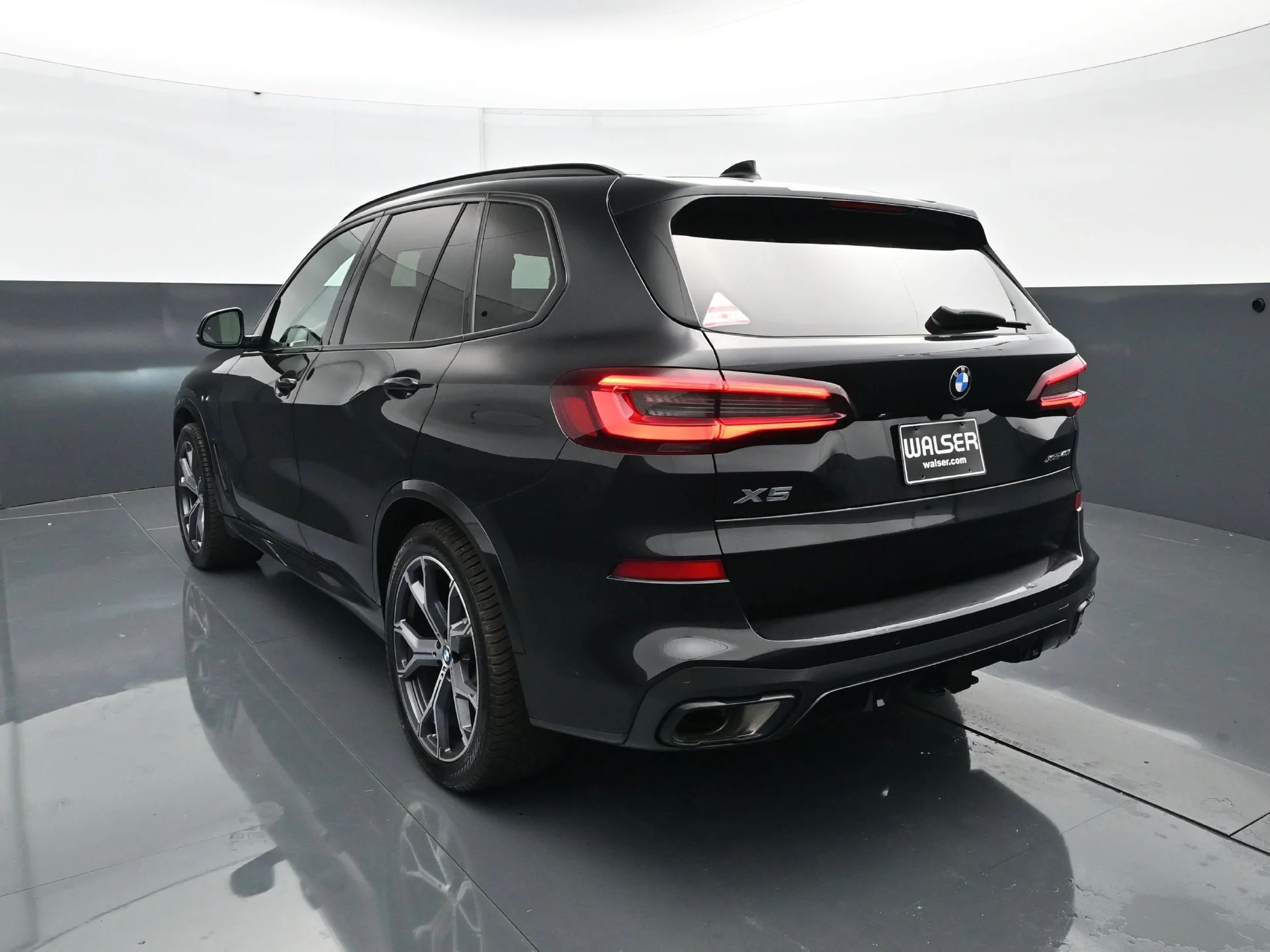 Used 2022 Black Sapphire Metallic BMW xDrive40i image 5