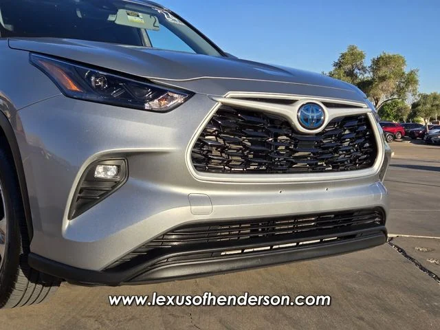 Used 2024 Silver Toyota XLE image 8