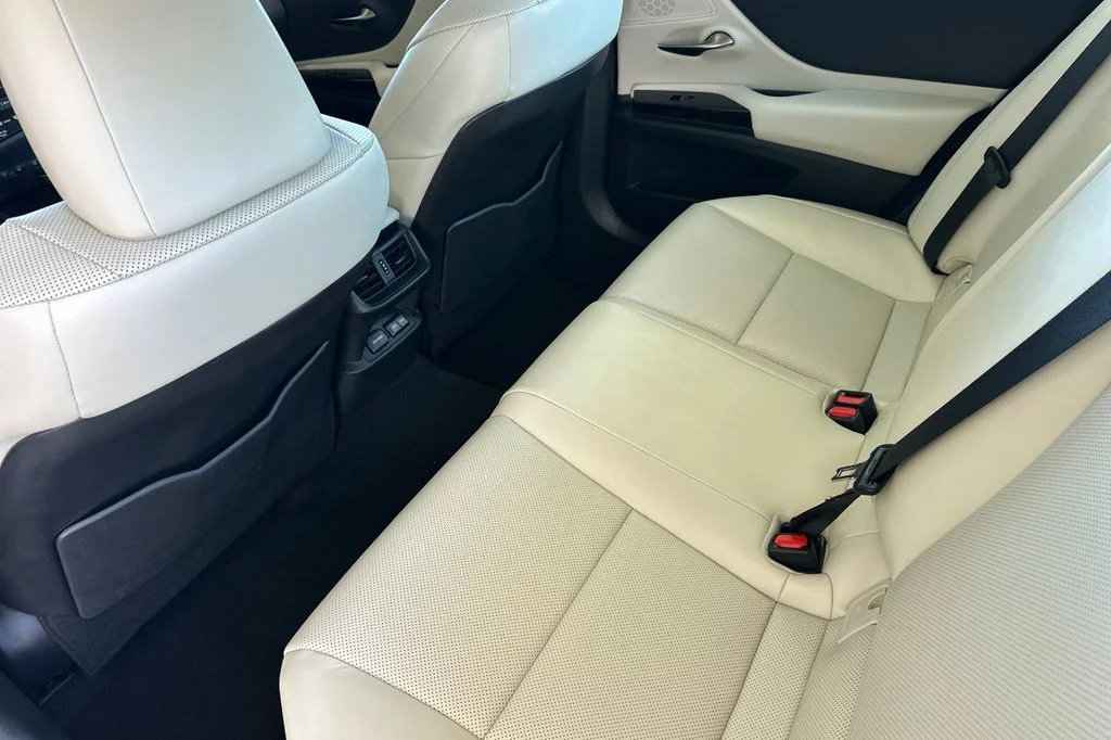 Used 2025 White Lexus 350 image 13