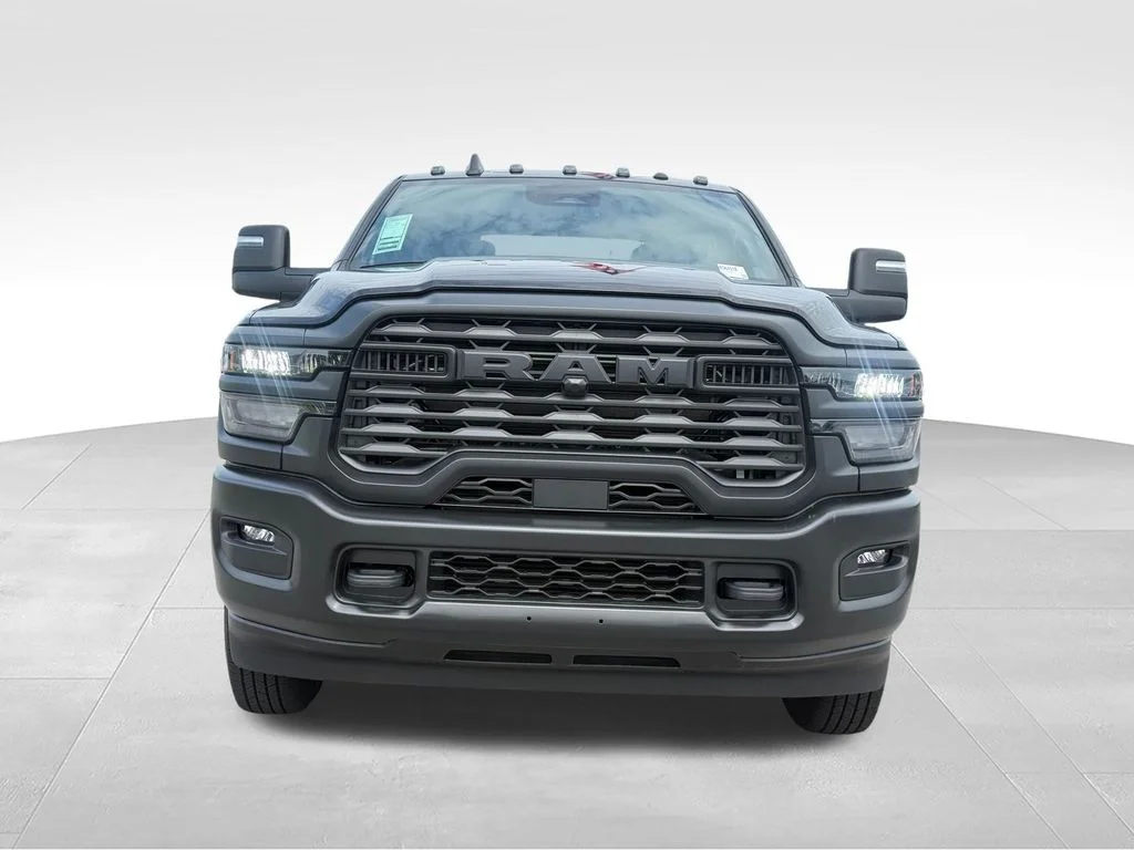 New 2026 Diamond Black Crystal Pearl-Coat Exterior Paint RAM Tradesman image 27