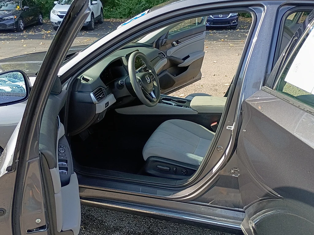 Certified Used 2018 DK. GRAY Honda EX image 11