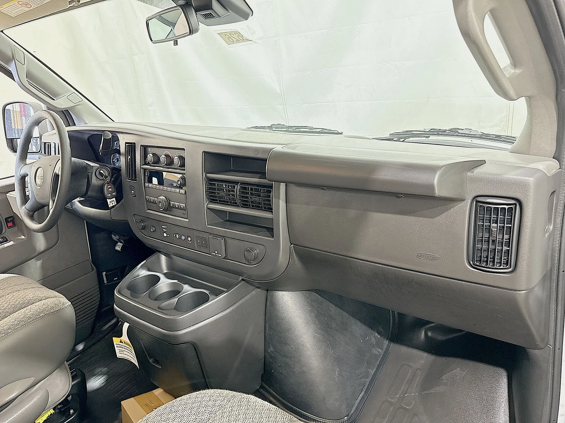 New 2025 Summit White GMC Work Van image 24