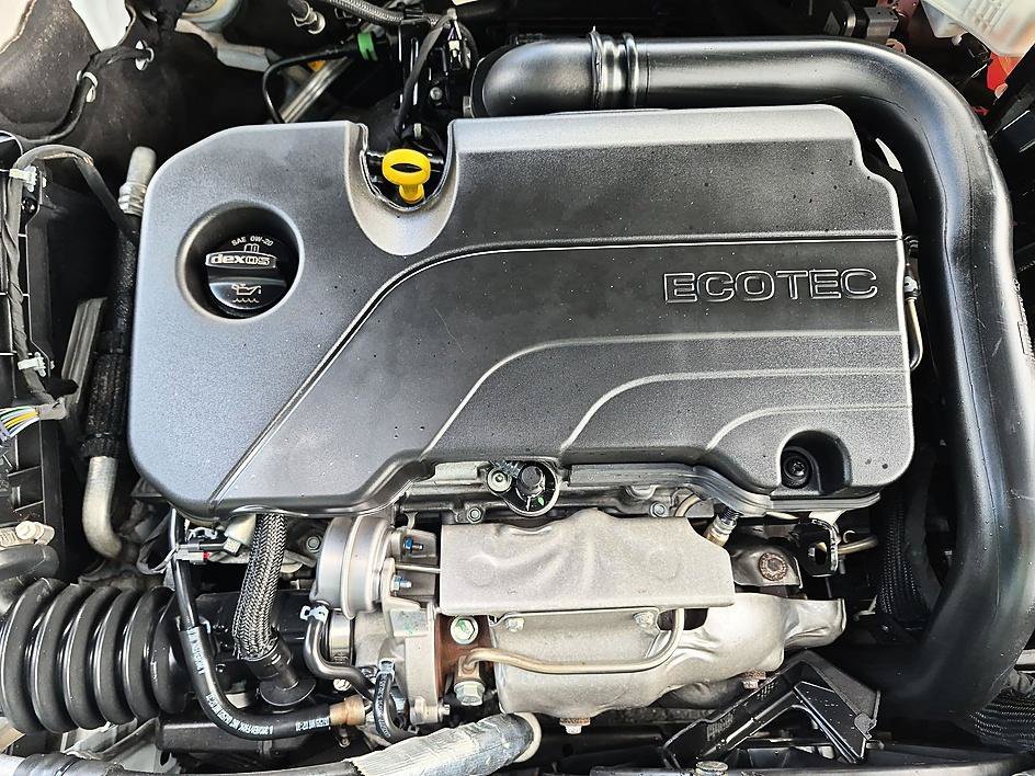 Used 2024 Summit White Chevrolet LT image 33