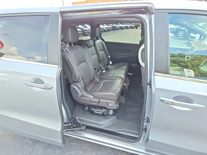 Used 2023  Honda Touring image 17
