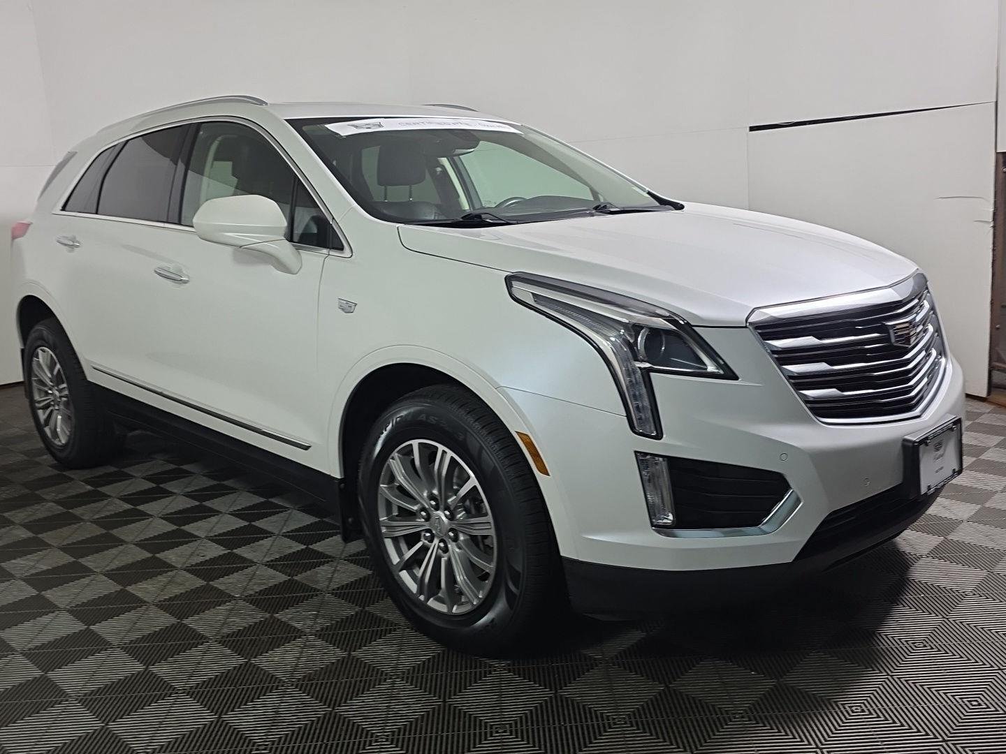 Used 2019 Crystal White Tricoat Cadillac Luxury AWD image 9