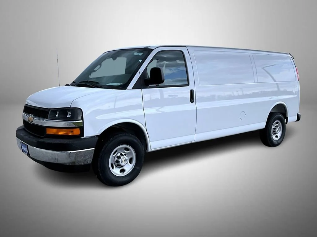 New 2026 Summit White Chevrolet 1WT image 1