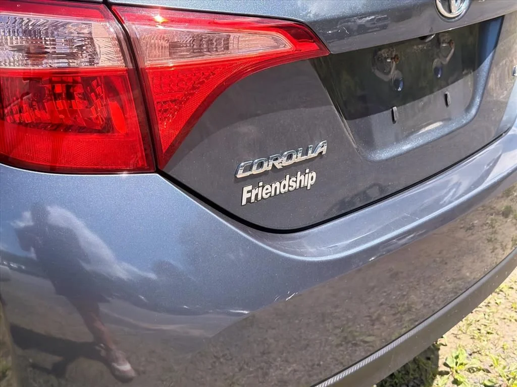 Used 2018 Gray Toyota LE image 18