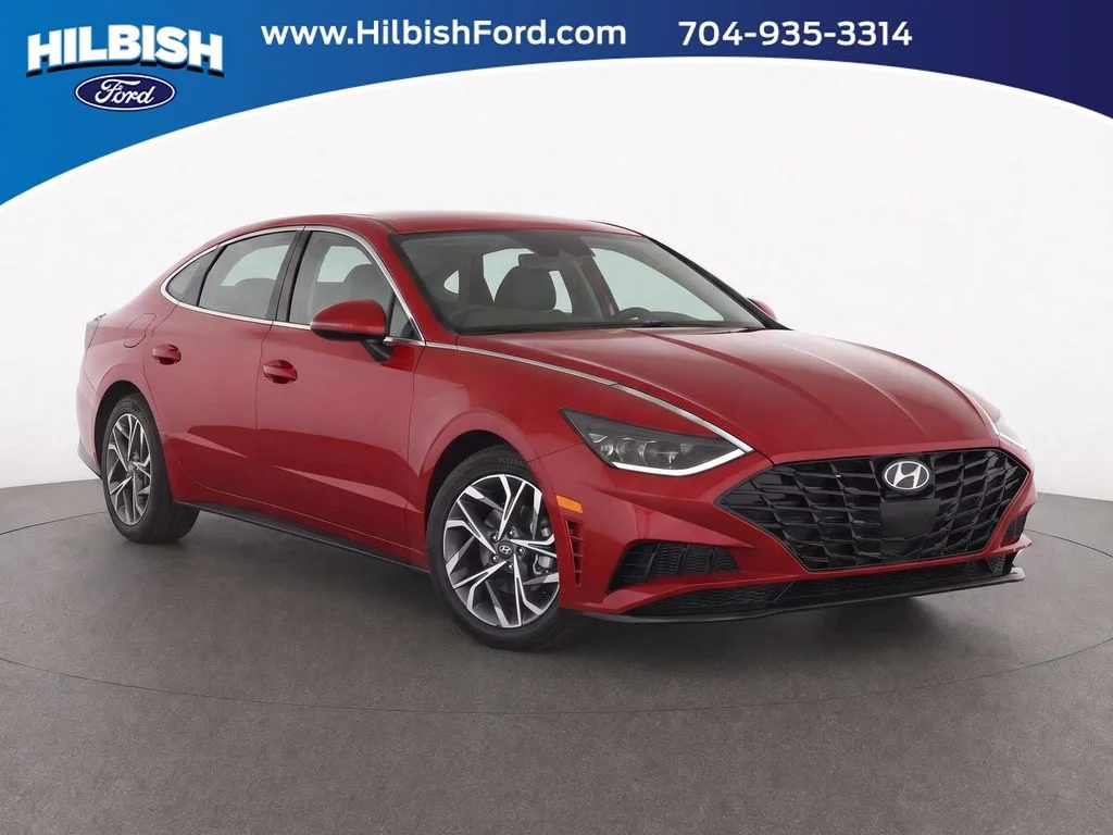Used 2023 Red Hyundai SEL image 1