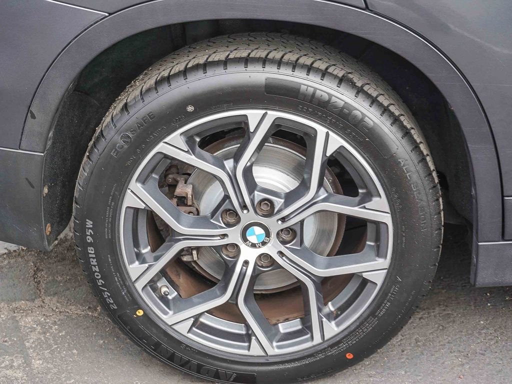 Used 2021 Gray BMW sDrive28i image 9