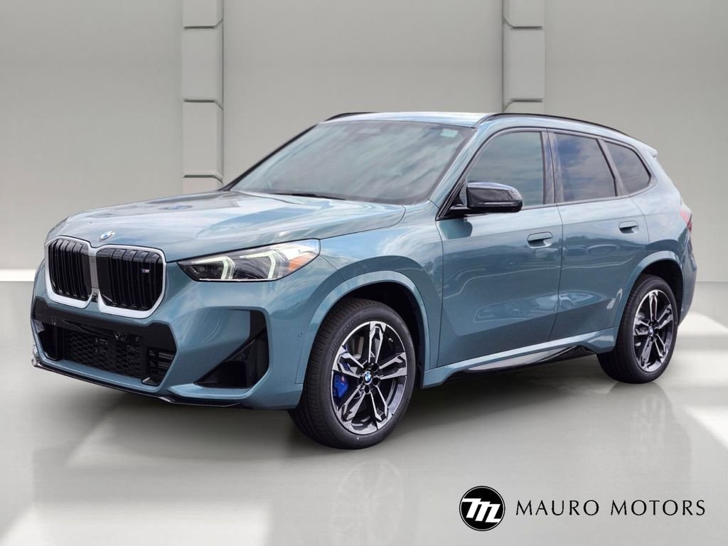 New 2026 Green BMW M35i image 7