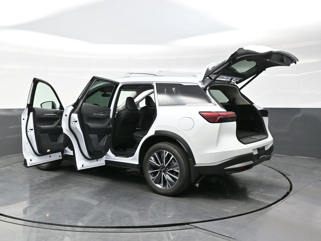 Used 2026 White INFINITI LUXE image 47