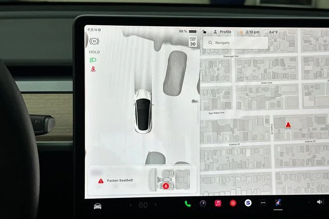 Used 2023  Tesla Base image 31