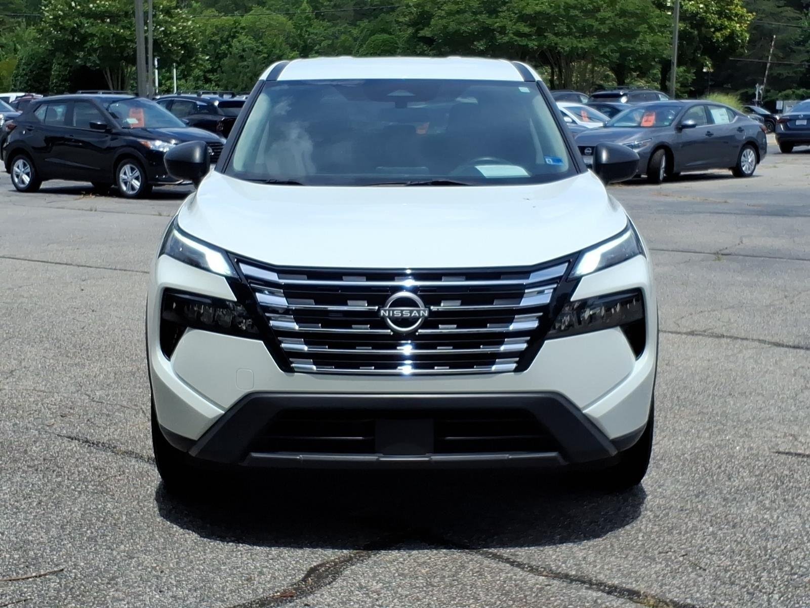 Used 2024 Glacier White Nissan S image 2